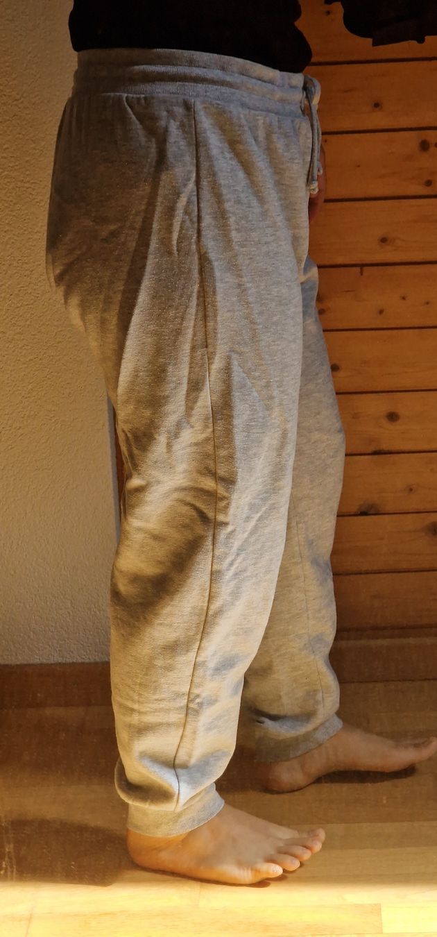 Pantaloni: Graue Jogginghose – Usato da Wil SG venduto da zeh_pck9 3