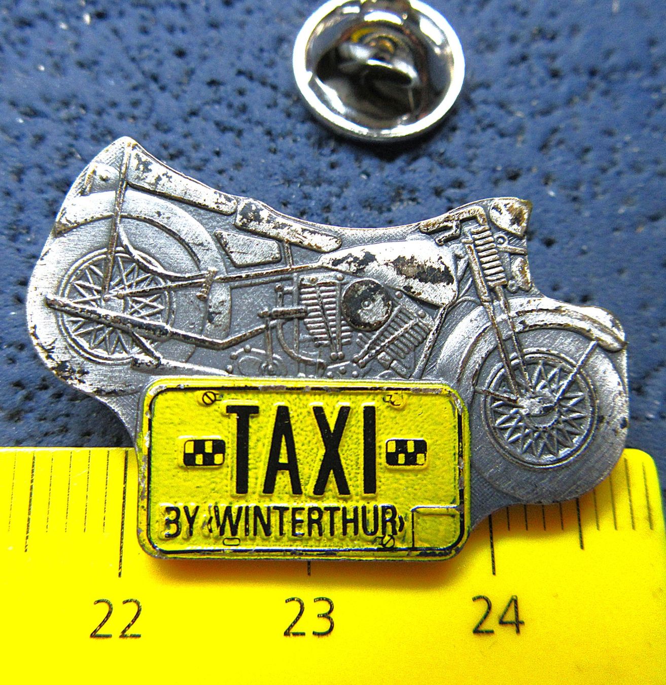 Harley-Davidson Placchette & Badge: HARLEY-DAVIDSON MOTORRAD PIN TAXI – Usato da Ettingen venduto da Hausi4711