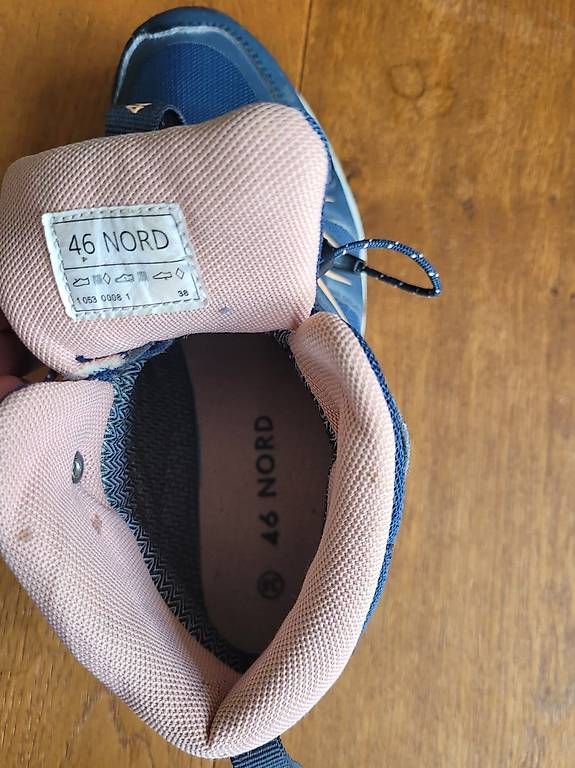 46 Nord Chaussures femmes: Wanderschuhe 46 NORD, Gr 38 – D'occasion à Muhen par Cacao72 2