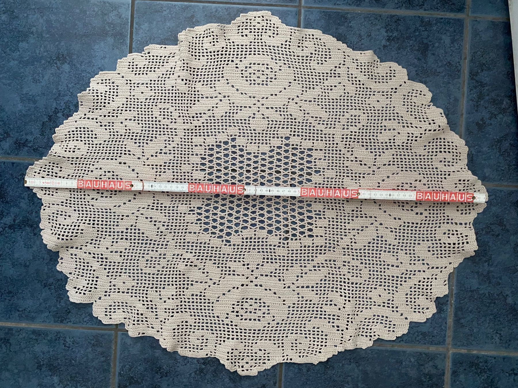 Coperte: gehäkelte Tischdecke, 82cm x 65cm, Handarbeit – Usato da Olten venduto da AH1964 4
