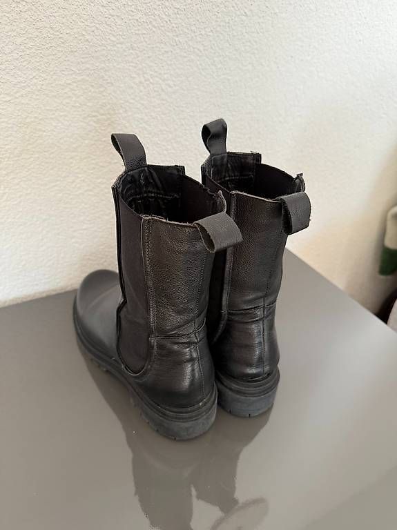 Scarpe da donna: Echtleder Stiefel Damen Gr. 39 schwarz – Usato da St. Gallen venduto da Nata_i 2