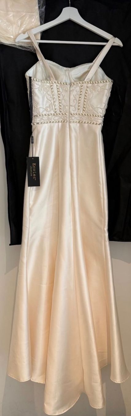 Vestiti: Neues , wunderschönes Abendkleid/ Hochzeitskleid – Nuovo (secondo la descrizione) da Schaan venduto da chinchillali