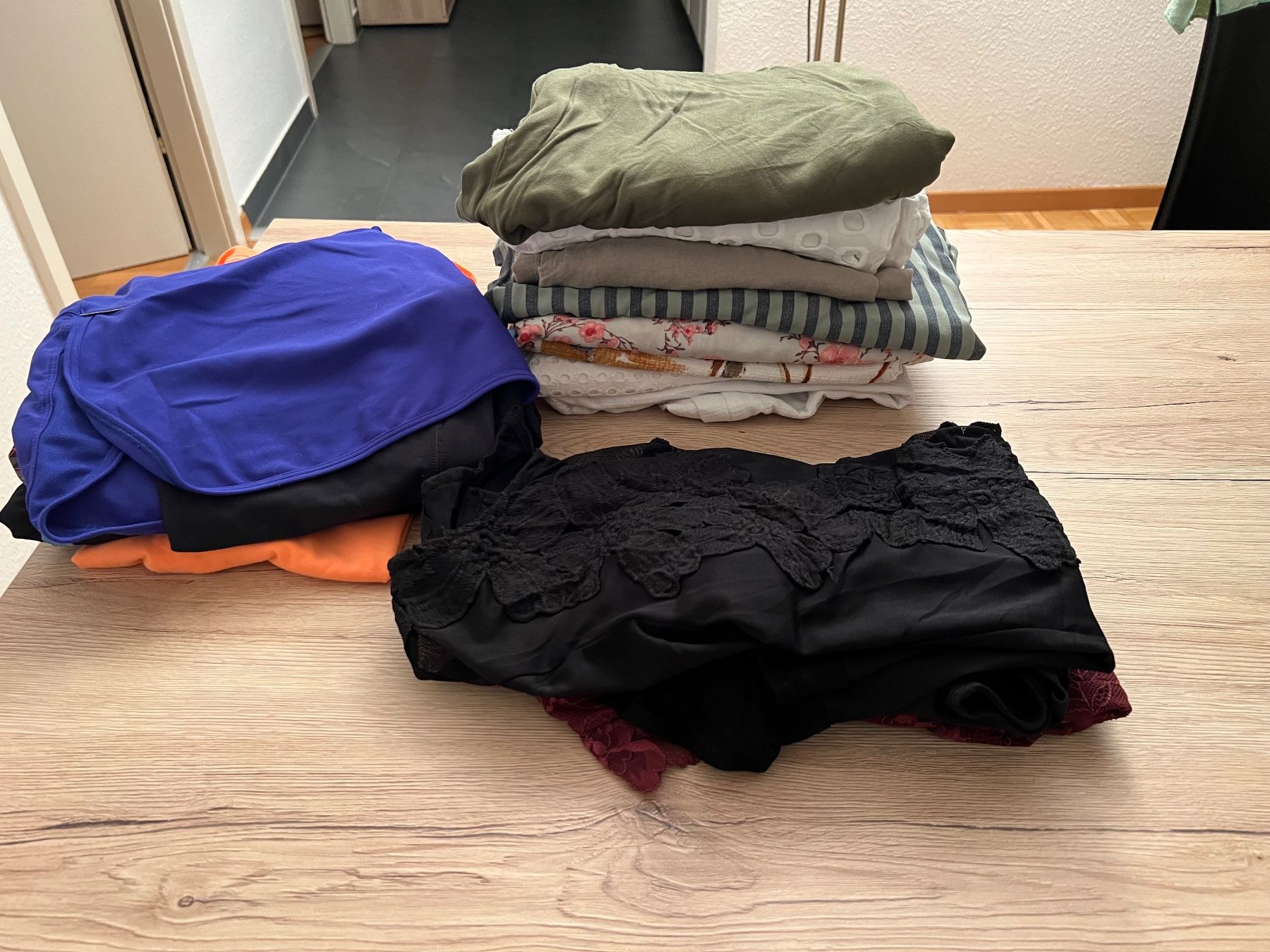 Kleiderpakete: Lot de vêtements – Gebraucht aus La Chaux-de-Fonds von GabrielaKlein 2