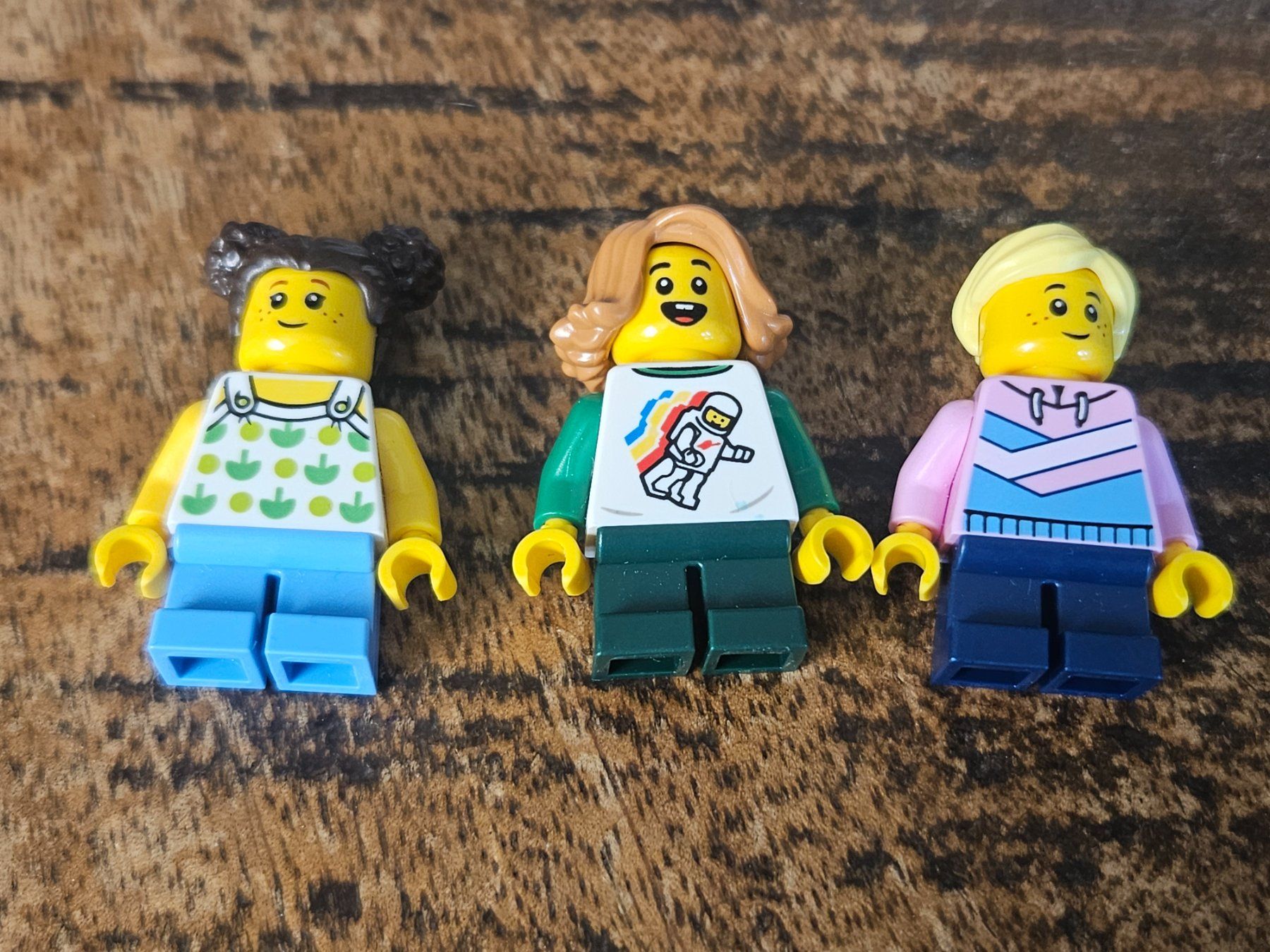 Lego Kit di costruzioni: lego lot de 3 figurines – Usato da Confignon venduto da Ecrofigs
