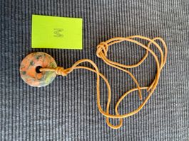 Halskette mit Jaspis Annähere