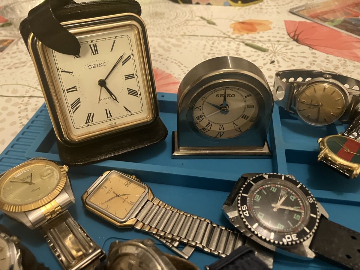 Orologi: Lot de montres et réveils divers, état variable – Difettoso da Fribourg venduto da Snoopy-Mousi 1
