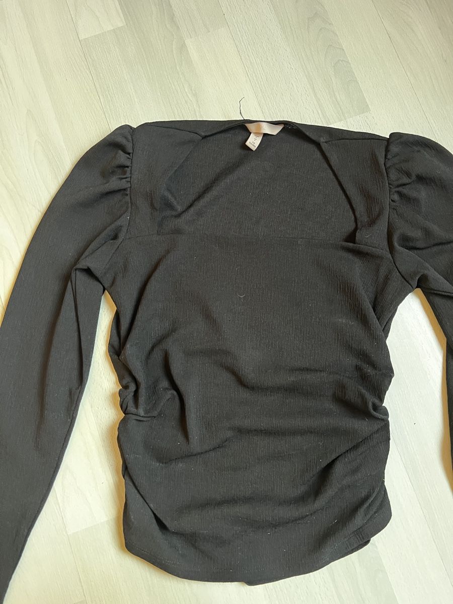 H&M Top: Schwarzes H&M Oberteil mit Raffung Gr. S  – Usato da Bern venduto da fla_yj25