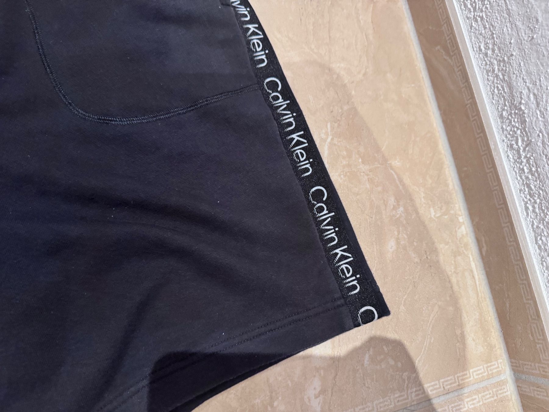 Calvin Klein Pantaloni: Calvin Klein Sweatshirt Shorts, XL – Usato da Klingnau venduto da Markus14 1