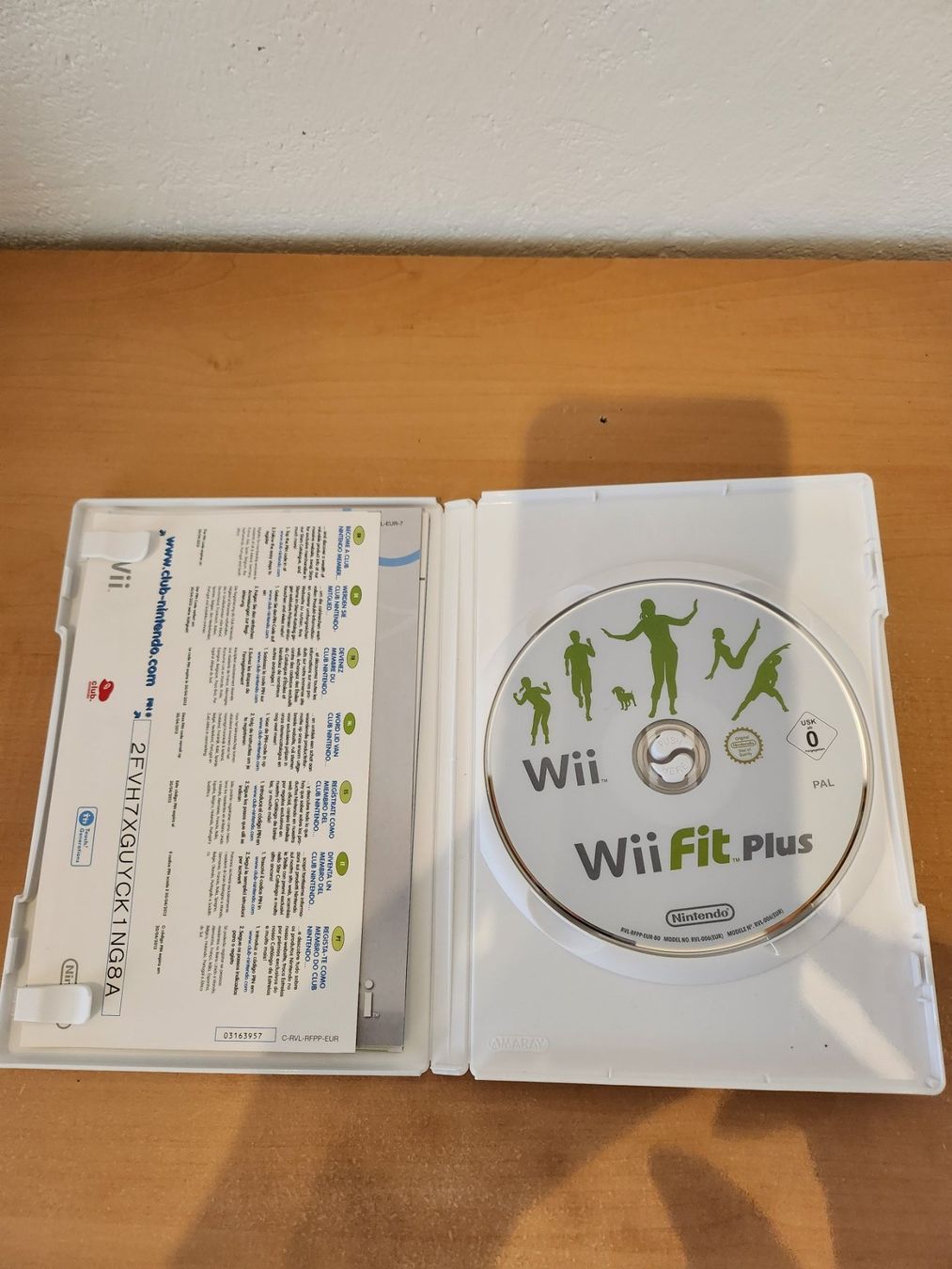 Nintendo Konsolen: Wii Fit Plus + Balance Board noire – Neu und originalverpackt aus Thônex von  4