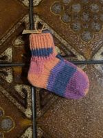 1 Paar Babysocken Hand gestrickte Grösse 3-6 Monate neu