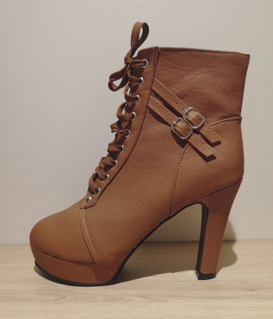 Damenschuhe: Absatzstiefel Gr. 42 – Gebraucht aus Niederbipp von kevintifu20