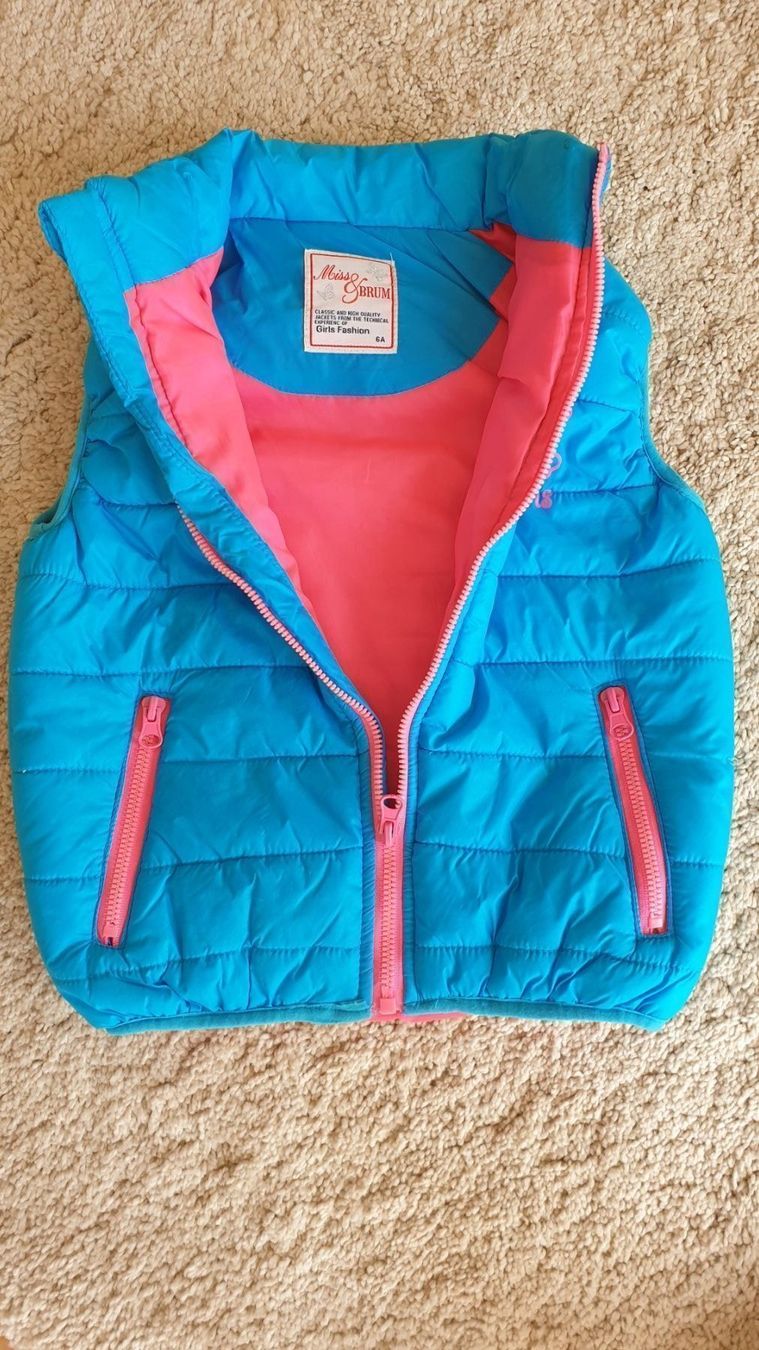 Altro abbigliamento per bambina: Warmes Steppgilet Gr 6 J. – Nuovo (secondo la descrizione) da Castelrotto venduto da Rumy 2