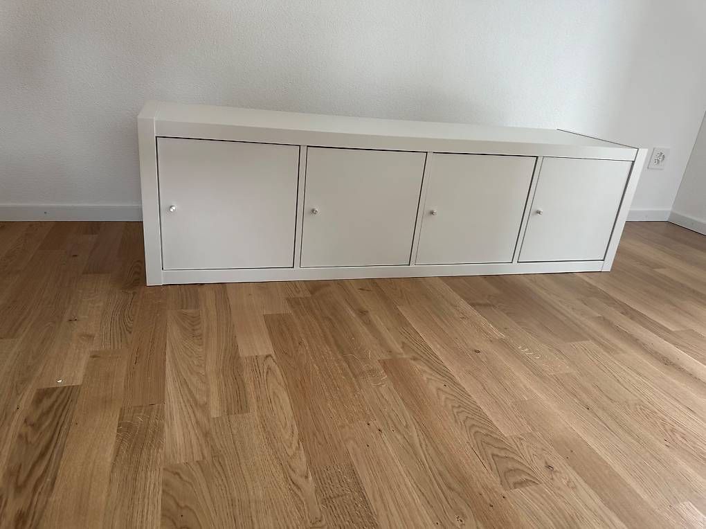 Ikea Regale: IKEA Kallax 1x4 - mit 4 Türen – Gebraucht aus Kriens von albxn