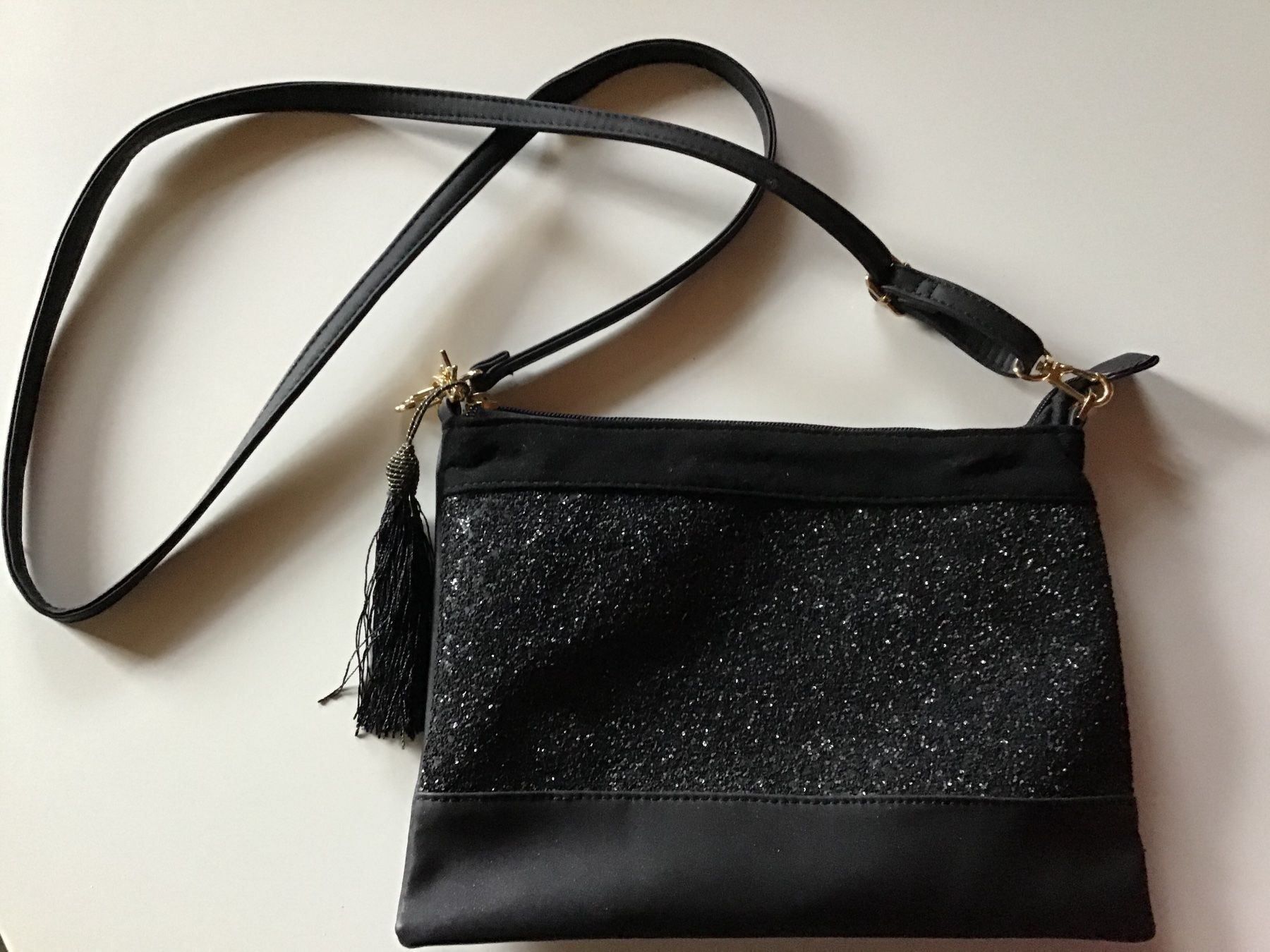 Borse da donna: Schöne Handtasche schwarz mit glitter – Nuovo (secondo la descrizione) da Konolfingen venduto da SonjaKalt 1