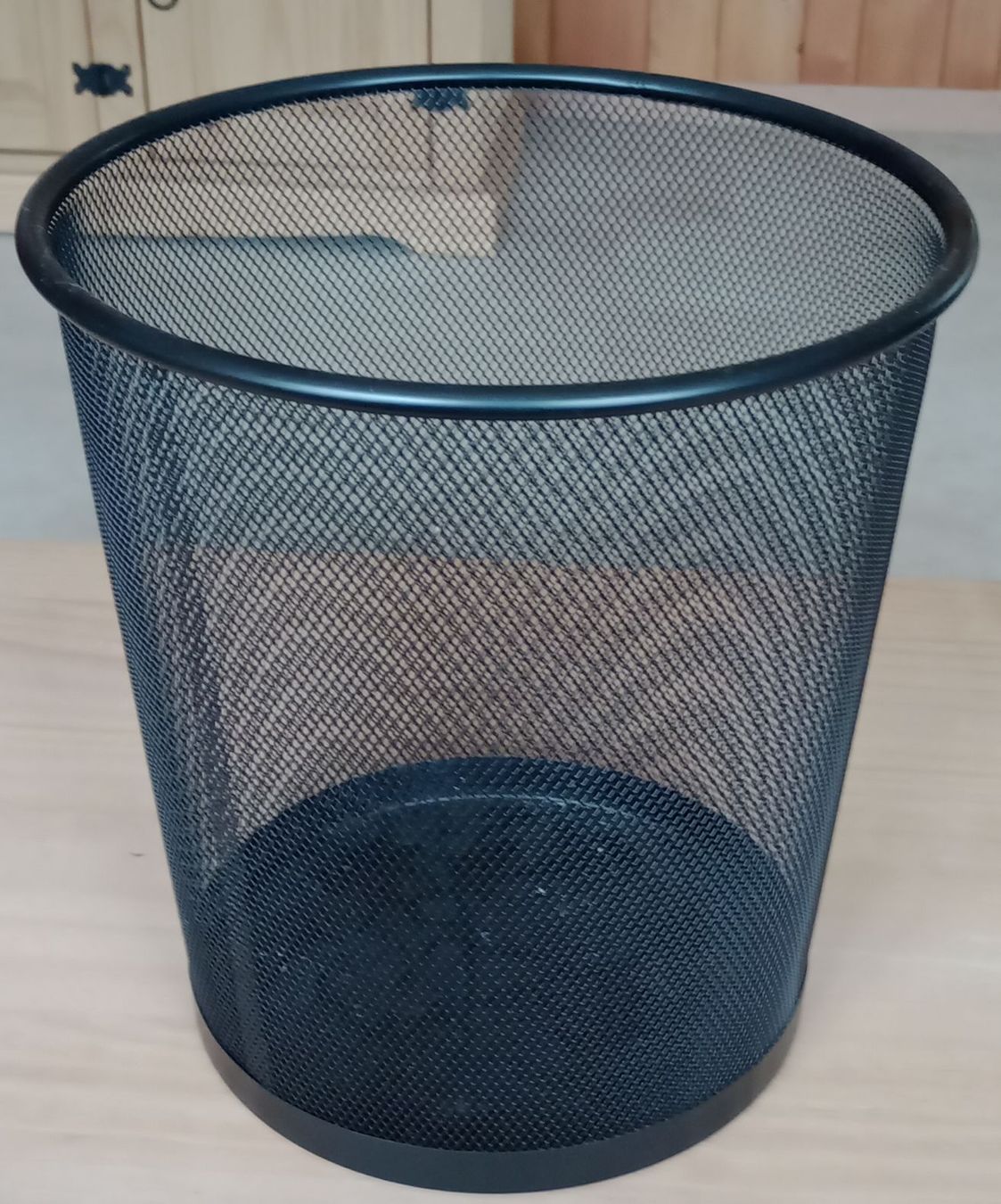 Abfalleimer: Schwarzer Metall-Abfallkorb, Mesh-Design - Top Zustand! – Gebraucht aus Marbach LU von antanarivo