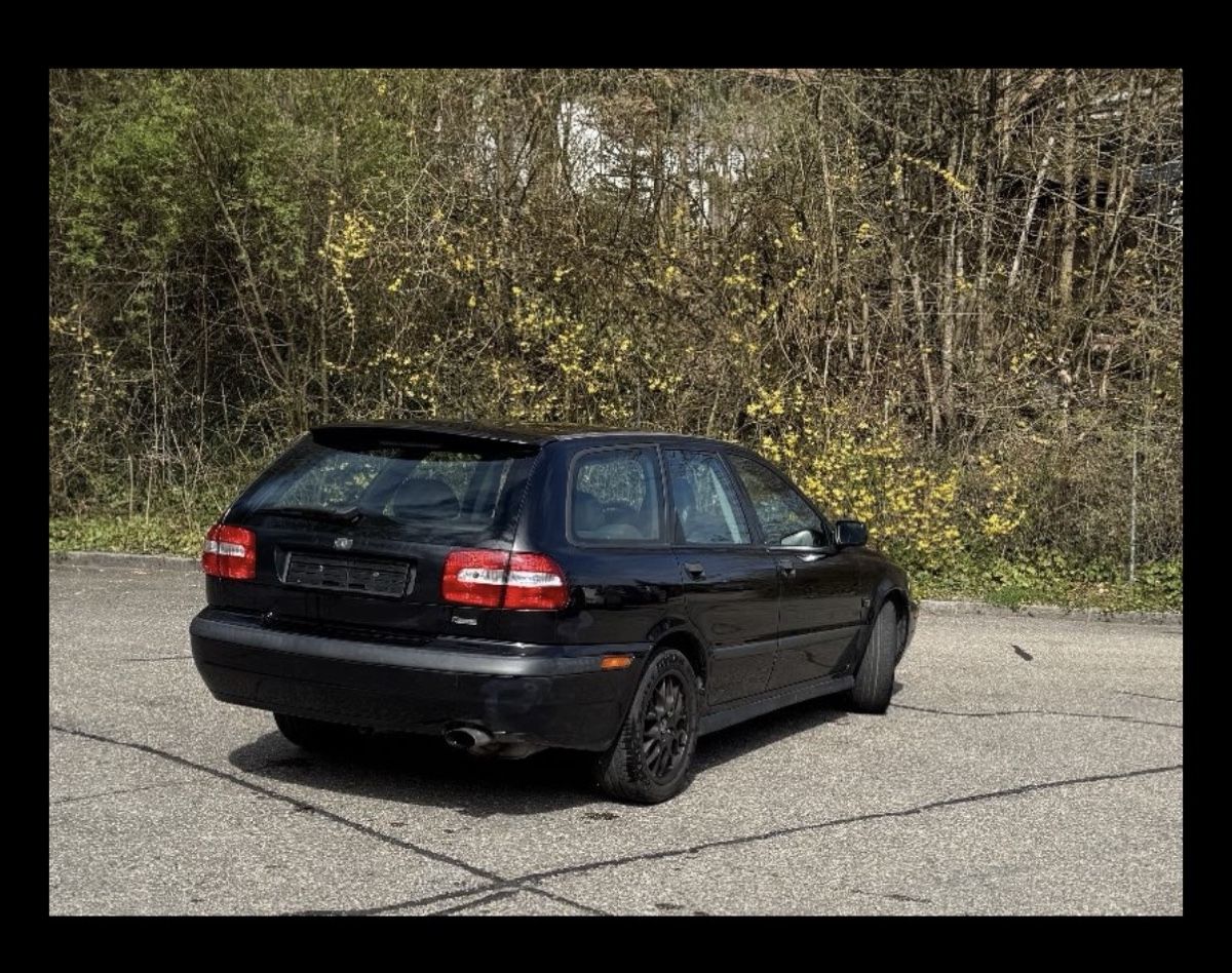 Volvo Automobili: Volvo V40 T4 – Usato da Savièse venduto da VoidCtrl 3