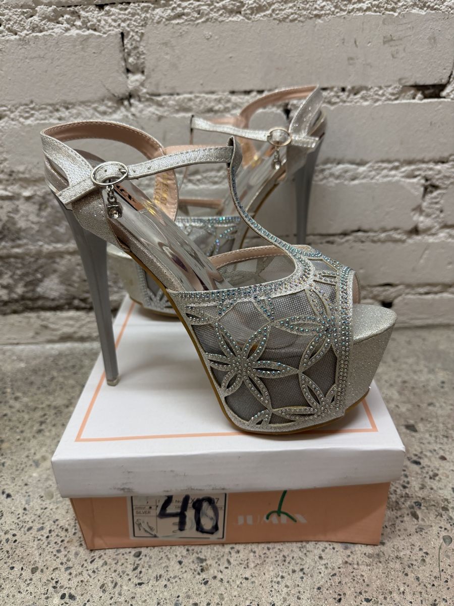 Damenschuhe: High Heels Silver Rhinestone Sandals Size 40 – Neu (gemäss Beschreibung) aus Zürich von fio_hcd2