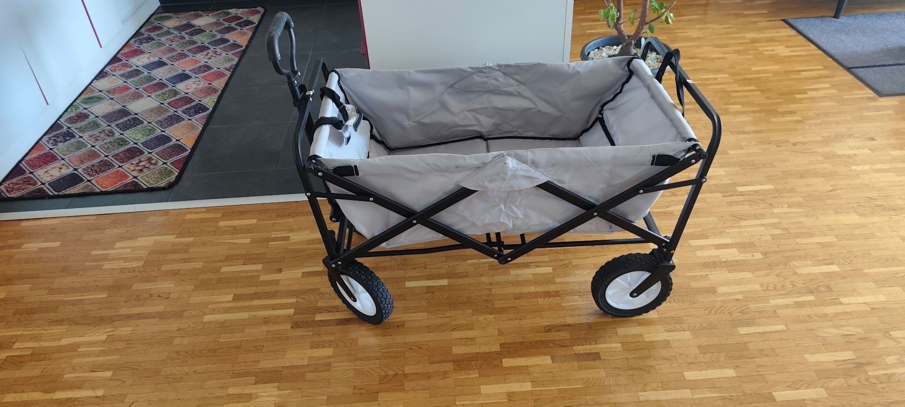 Chariots de transport: Chariot de jardin pliable gris – D'occasion à Aigle par Dadavd