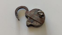 Antikes Vorhängeschloss mit Schlüssel (WA5)