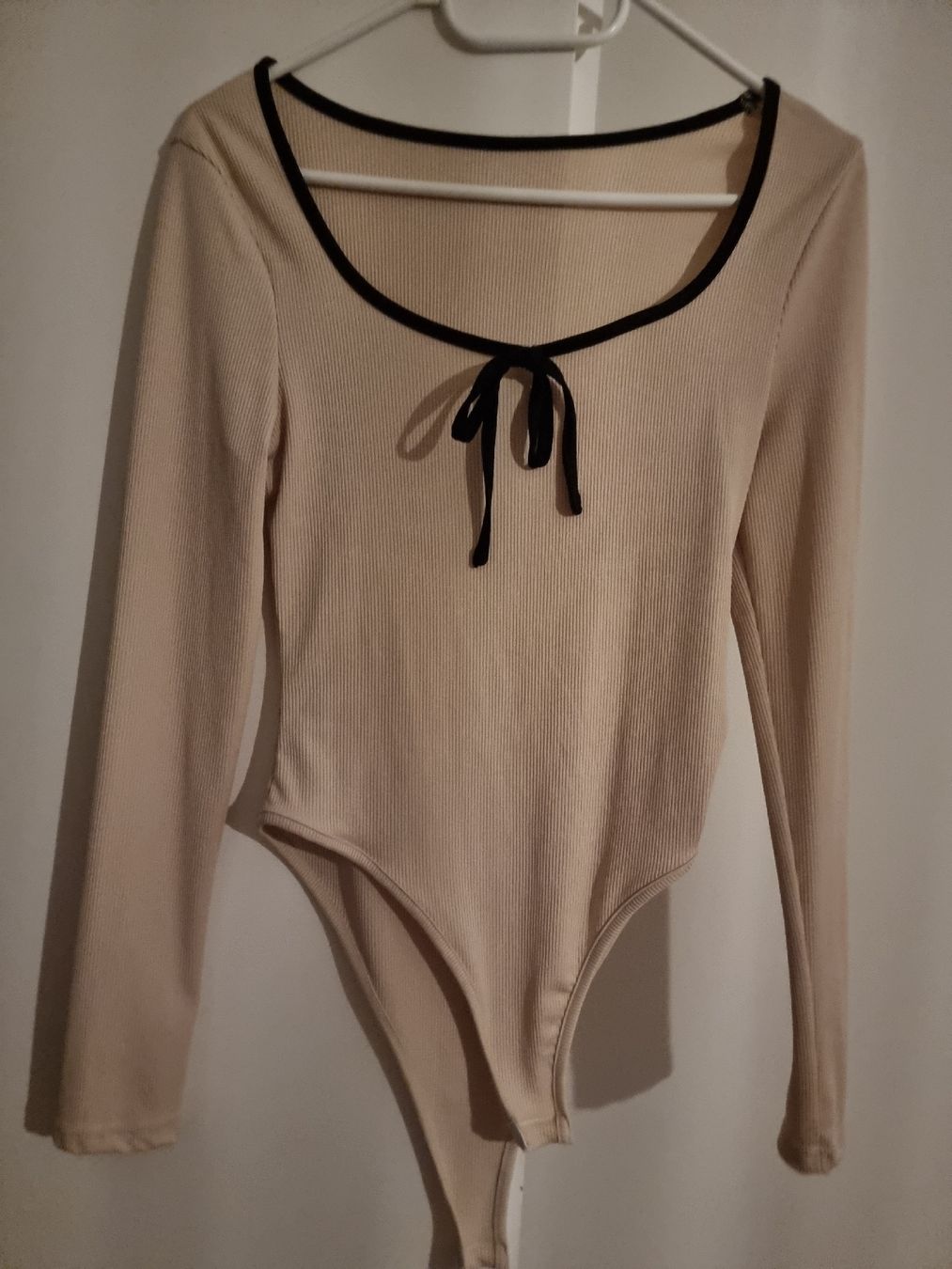 Tops: Eleganter Body mit Schleife, Langarm – Neu (gemäss Beschreibung) aus Altstätten SG von melii._.98