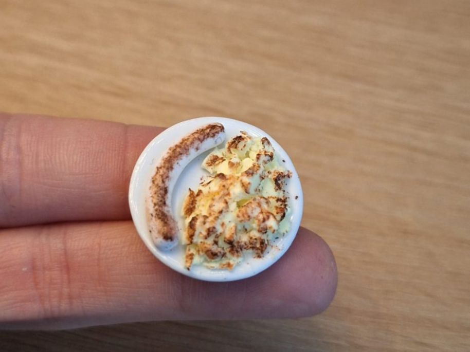 Case e mobili per bambole: Puppenhaus Rösti mit Bratwurst – Nuovo (secondo la descrizione) da Zürich venduto da HandmadeTinyFood