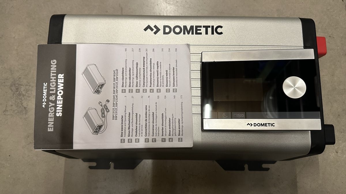 Onduleurs: Dometic Wechselrichter 1800 W mit Netzumschaltung DSP1812-T – D'occasion à Dottikon par jo-br