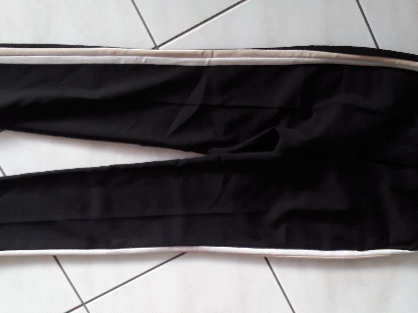 Pantaloni: Zara Basic Hosen XS – Usato da Heimberg venduto da Samprof