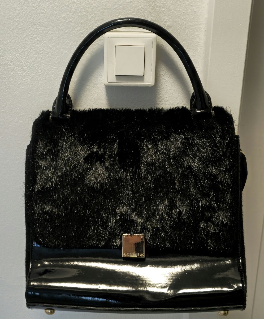 Celine Sacs femmes: Celine Lack/Kunstfell Handtasche schwarz – Neuf avec emballage d'origine à Luzern par TausendD