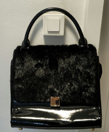 Celine Lack/Kunstfell Handtasche schwarz