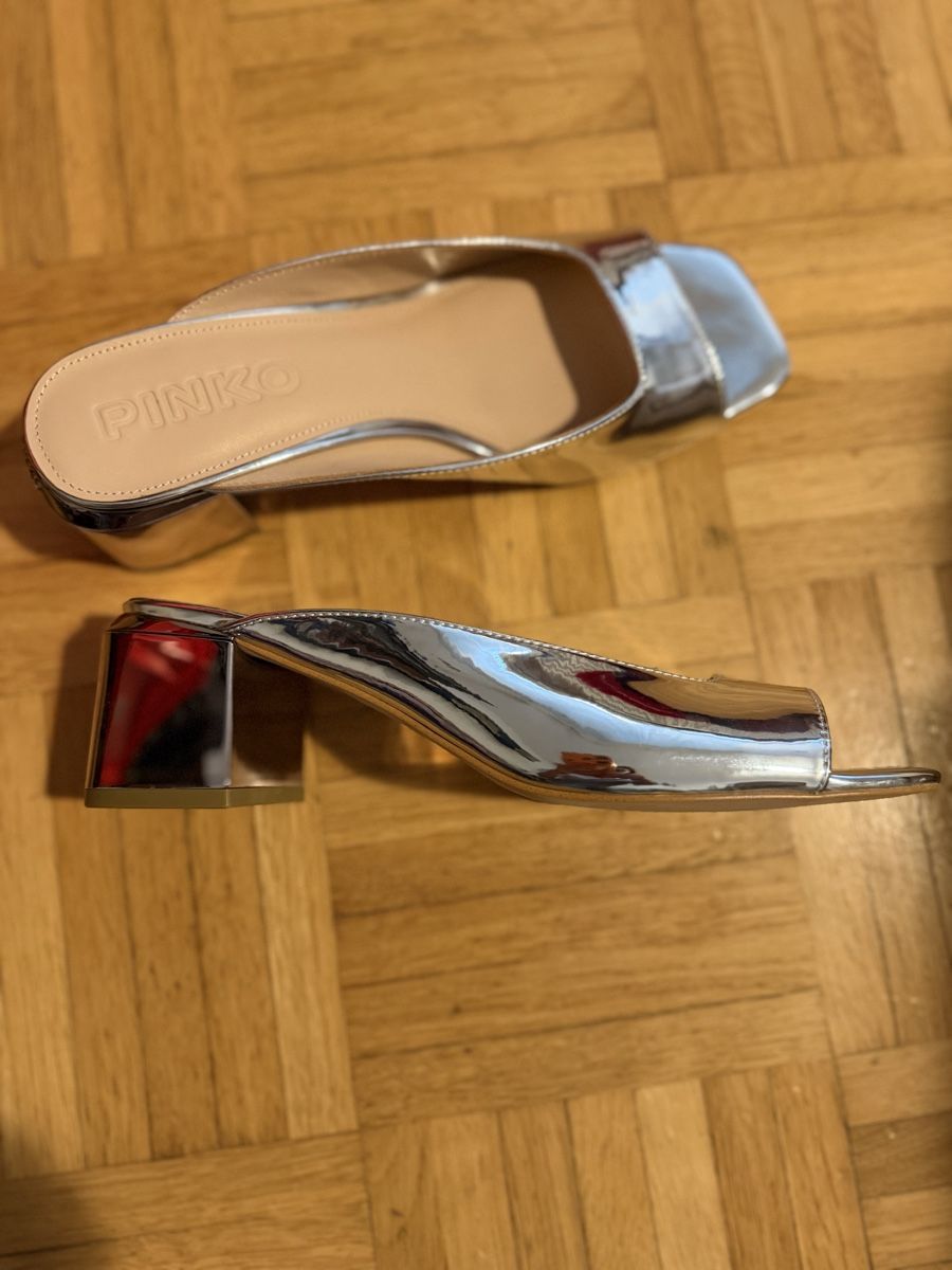 Pinko Scarpe da donna: Pinko Kai Silver Sandals 39 NEW!!! – Nuovo e nell'imballaggio originale da Basel venduto da Dencag 1
