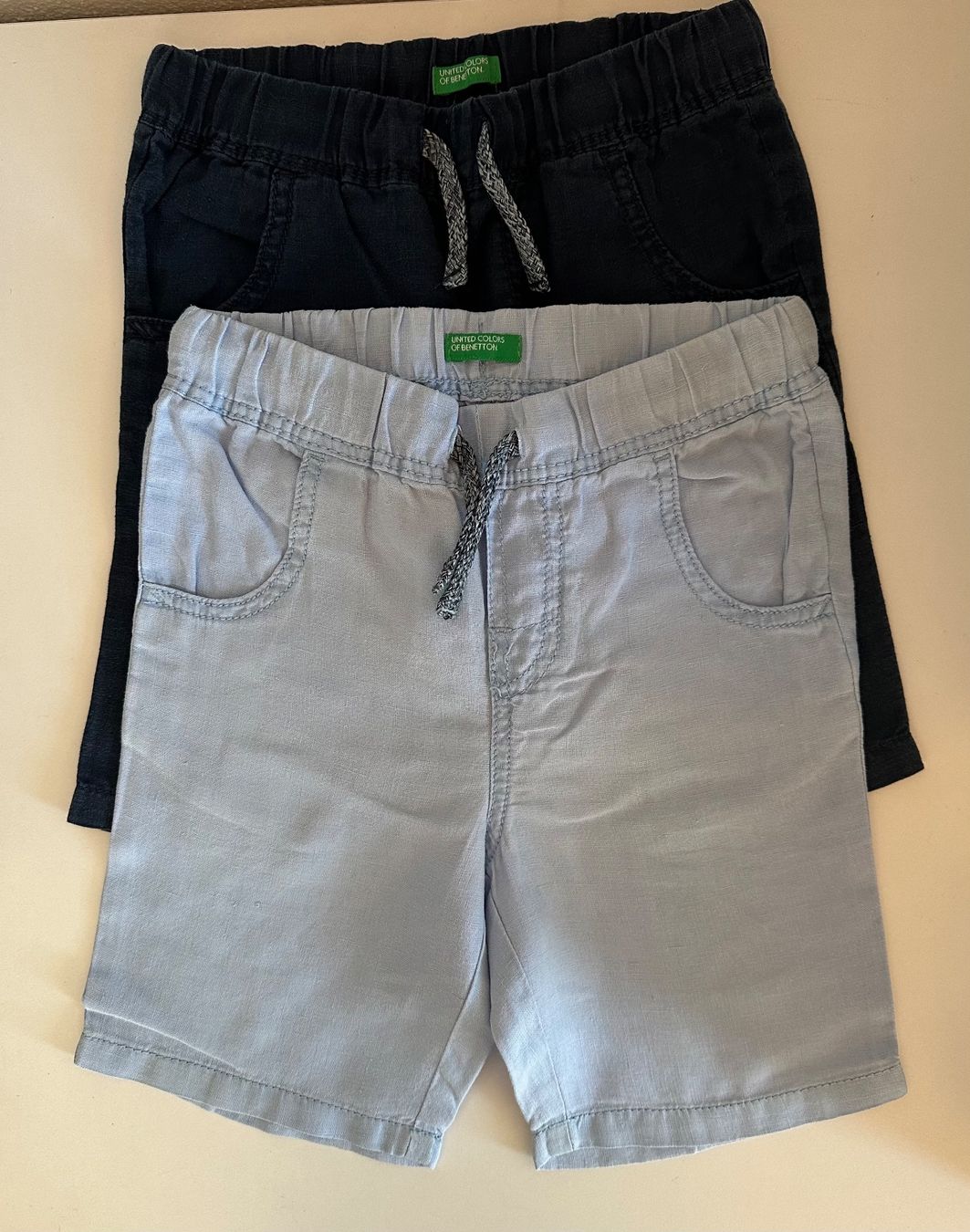 Benetton Pantaloni: 2 Bermuda in lino Benetton – Usato da Castel San Pietro venduto da Moregi