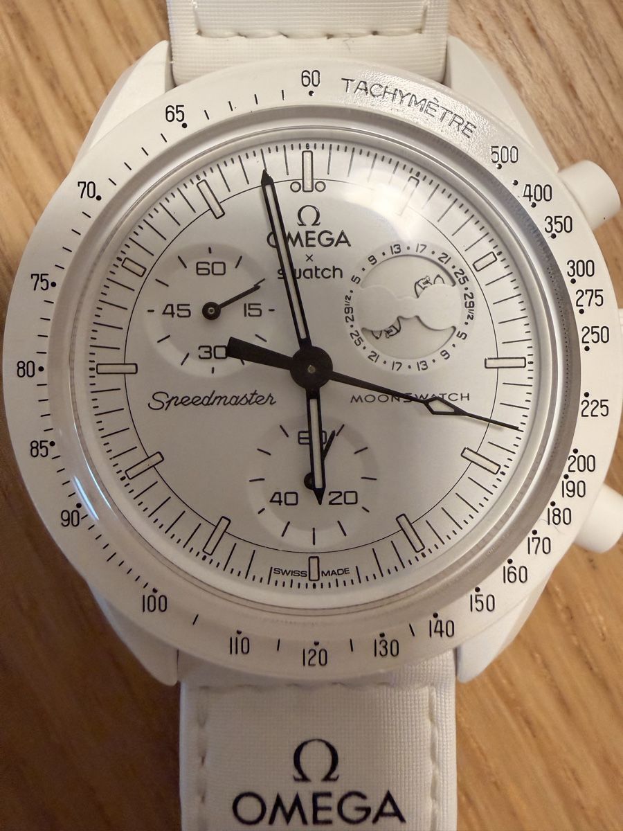 Swatch Montres: Swatch moonwatch Snoppy – D'occasion à Sion par Johan8899 2