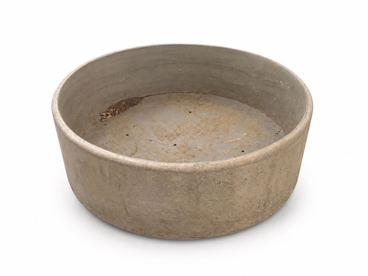 Eternit Pots de fleurs: Beton Topf rund ca. 75cm  Durchmesser gebraucht – D'occasion à Luzern par Emilie354