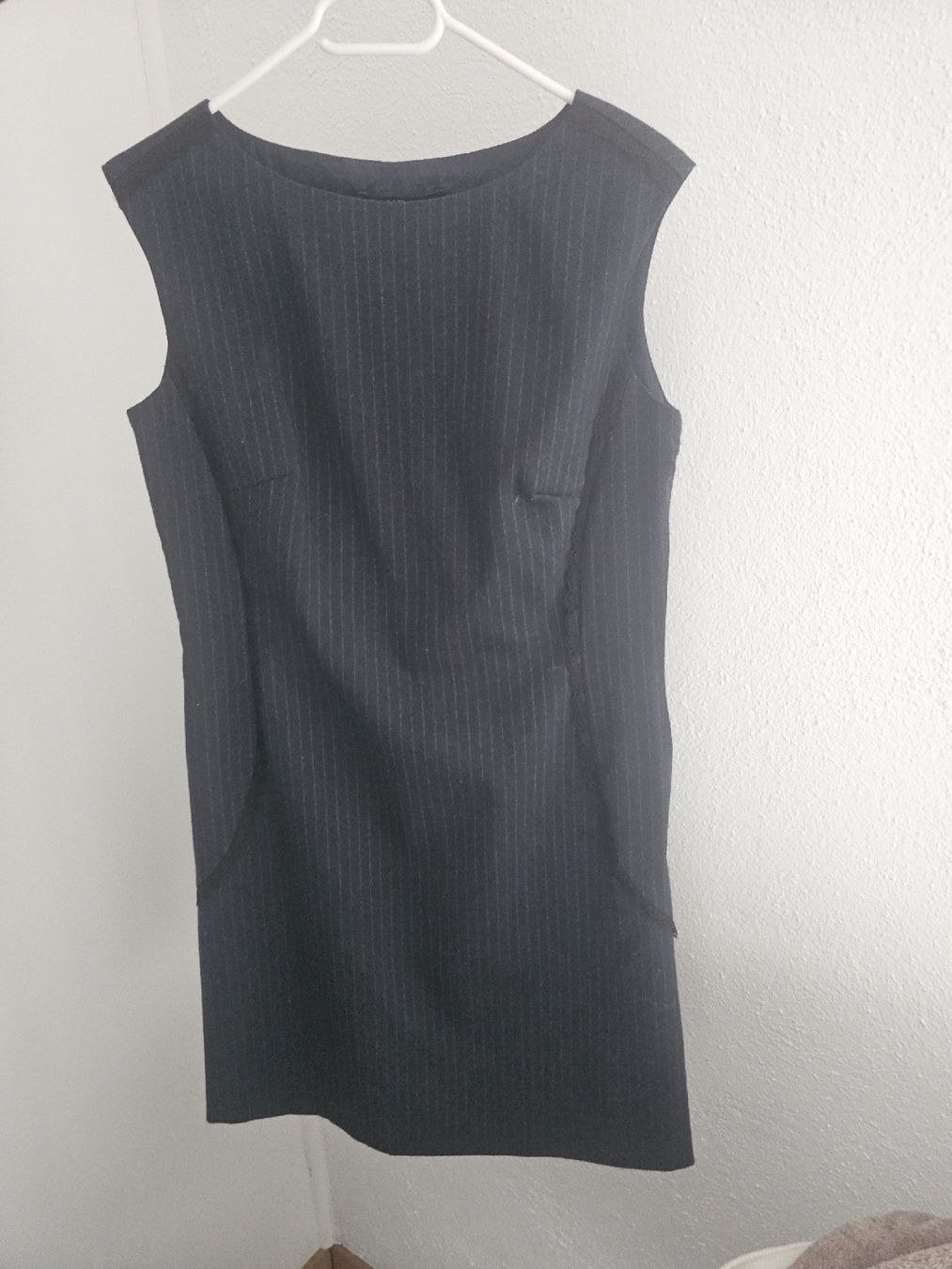 Vestiti: Élégante robe Dandara noire à rayures, taille S – Usato da Sornetan venduto da T.a333 1