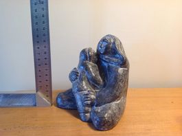 Eskimo Art Inuit Skulptur signiert  canada - Maternité