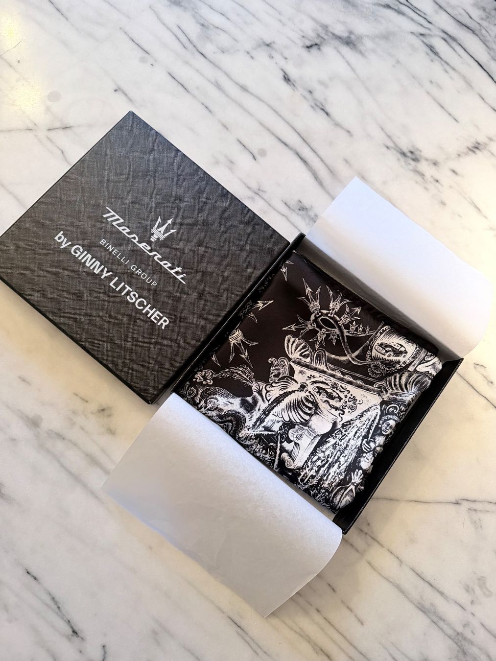 Foulard & Sciarpe: Seidentuch by Ginny Litscher for Maserati – Nuovo e nell'imballaggio originale da Zürich venduto da Secretwish007 2