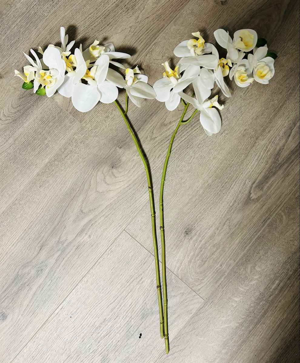 Alle Dekorationen: 2 Kunst Orchideen weiss, inkl. Vase – Gebraucht aus Gunten von starfish3 1