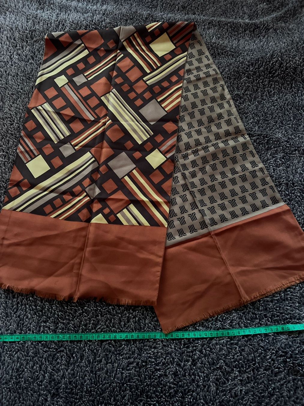 Lanvin Foulards, Tücher & Schals: Lanvin Paris Seidenschal Double Face 130 cm – Gebraucht aus Winterthur von Dejv 2