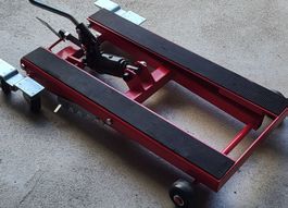 Motorrad Hebebühne hydraulisch rot gebraucht.