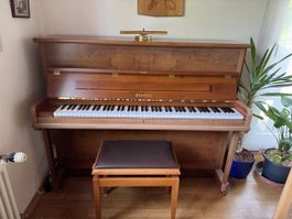 Klavier der Marke Pfeiffer