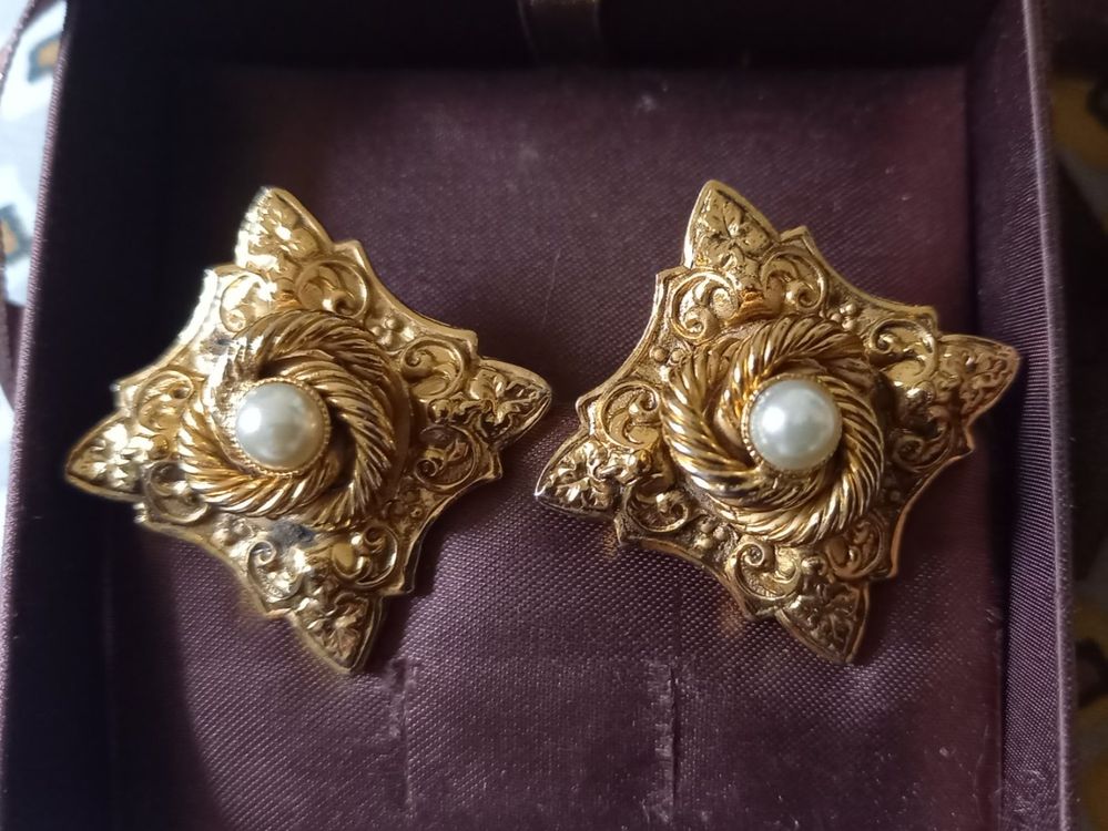 jolis clips d'oreilles vintage en plaqué
