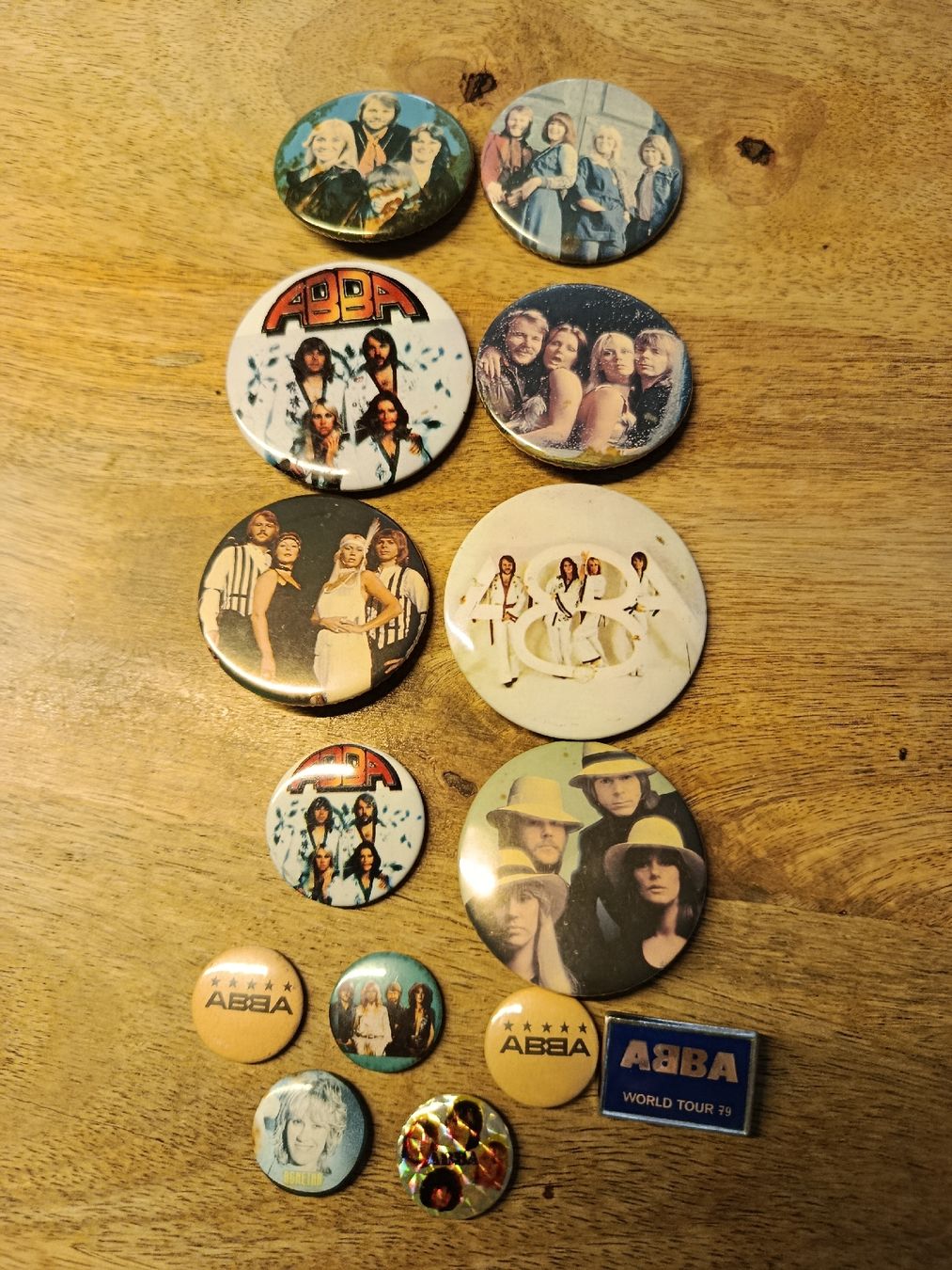 Plaquettes & Badges:  Vintage Sammlung ABBA 14 Badges / pins – D'occasion à Wattwil par sunicheyenne