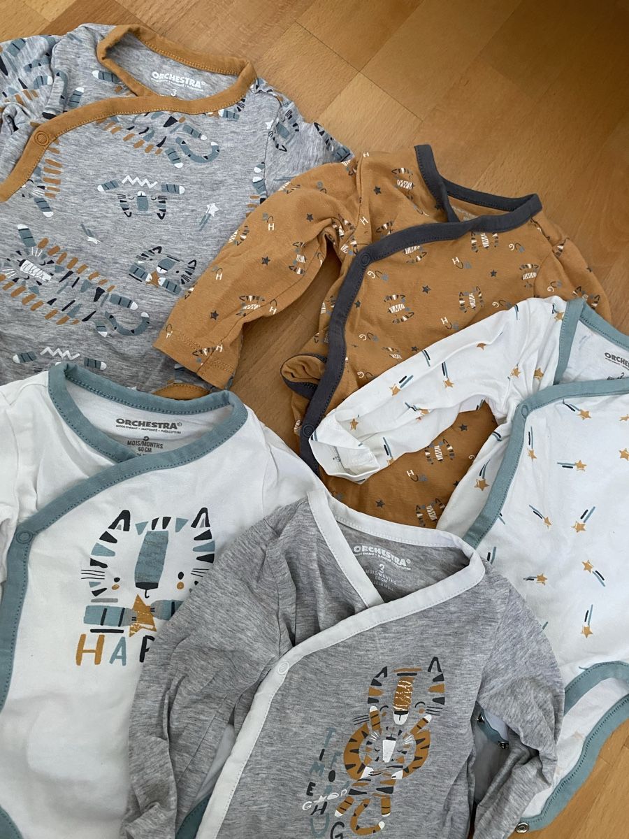 Lotti & Set di vestiti: Lot de 7 bodies - 3 mois  – Nuovo (secondo la descrizione) da Villars-sur-Glâne venduto da mel_6q5w 1