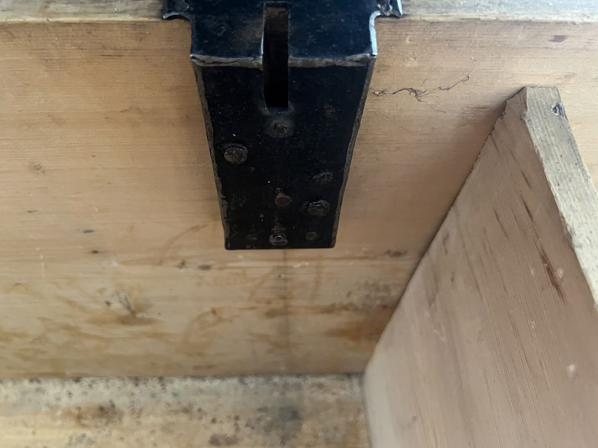 Cassapanche: Wangentruhe 18.Jhd GR – Usato da Gossau SG venduto da Keller-Antiques 3