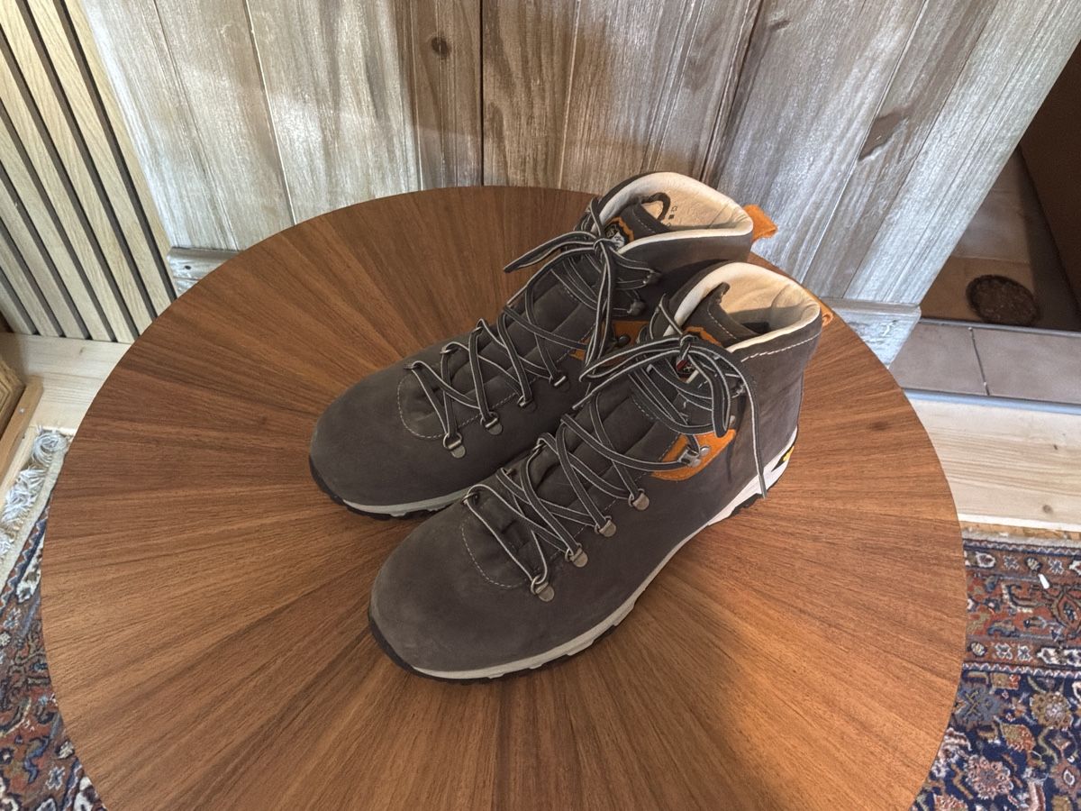 Chaussures hommes: Wanderschuhe Leder Herren Grau Grösse 46 – D'occasion à Gams par Minty888 2
