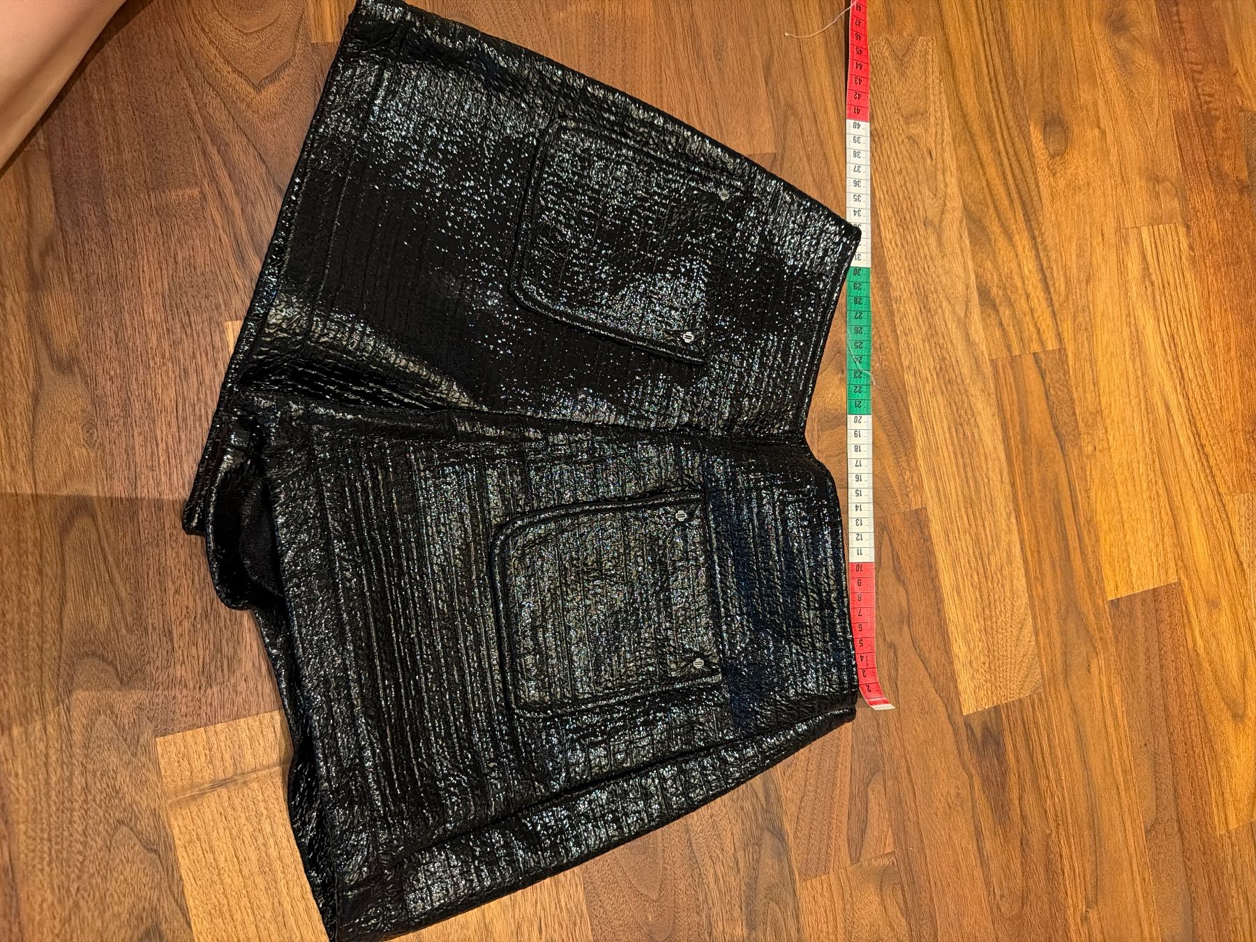 Maje Pantaloni: Lackhose von Maje in schwarz Grösse 38 – Nuovo (secondo la descrizione) da Hettlingen venduto da blu_tb6z