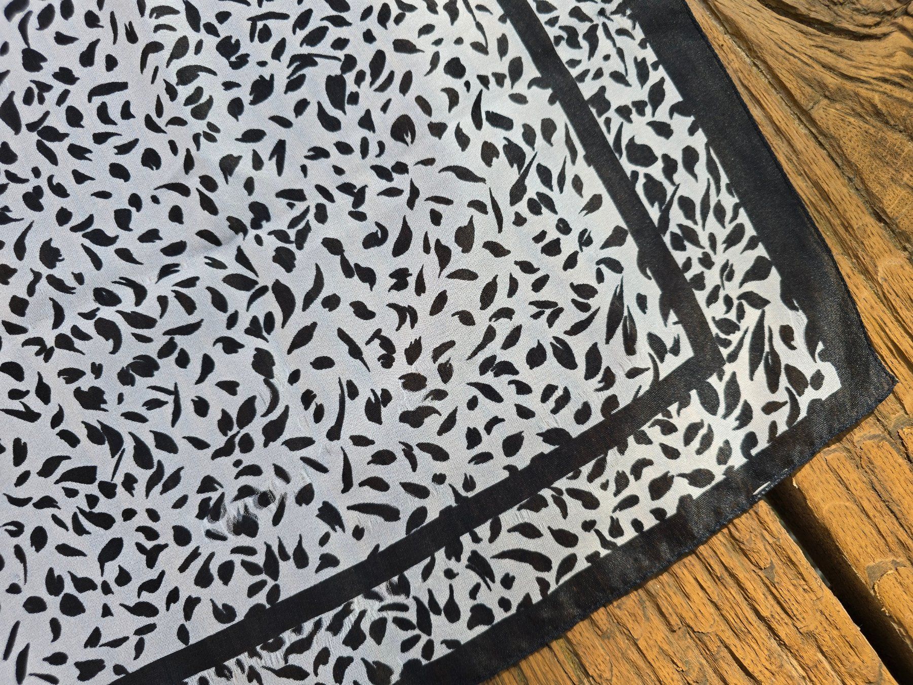 Foulards & écharpes: Kleidung: Foulard s/w 75 x 75 cm – Neuf (Voir description) à Romanshorn par Rachacha 1
