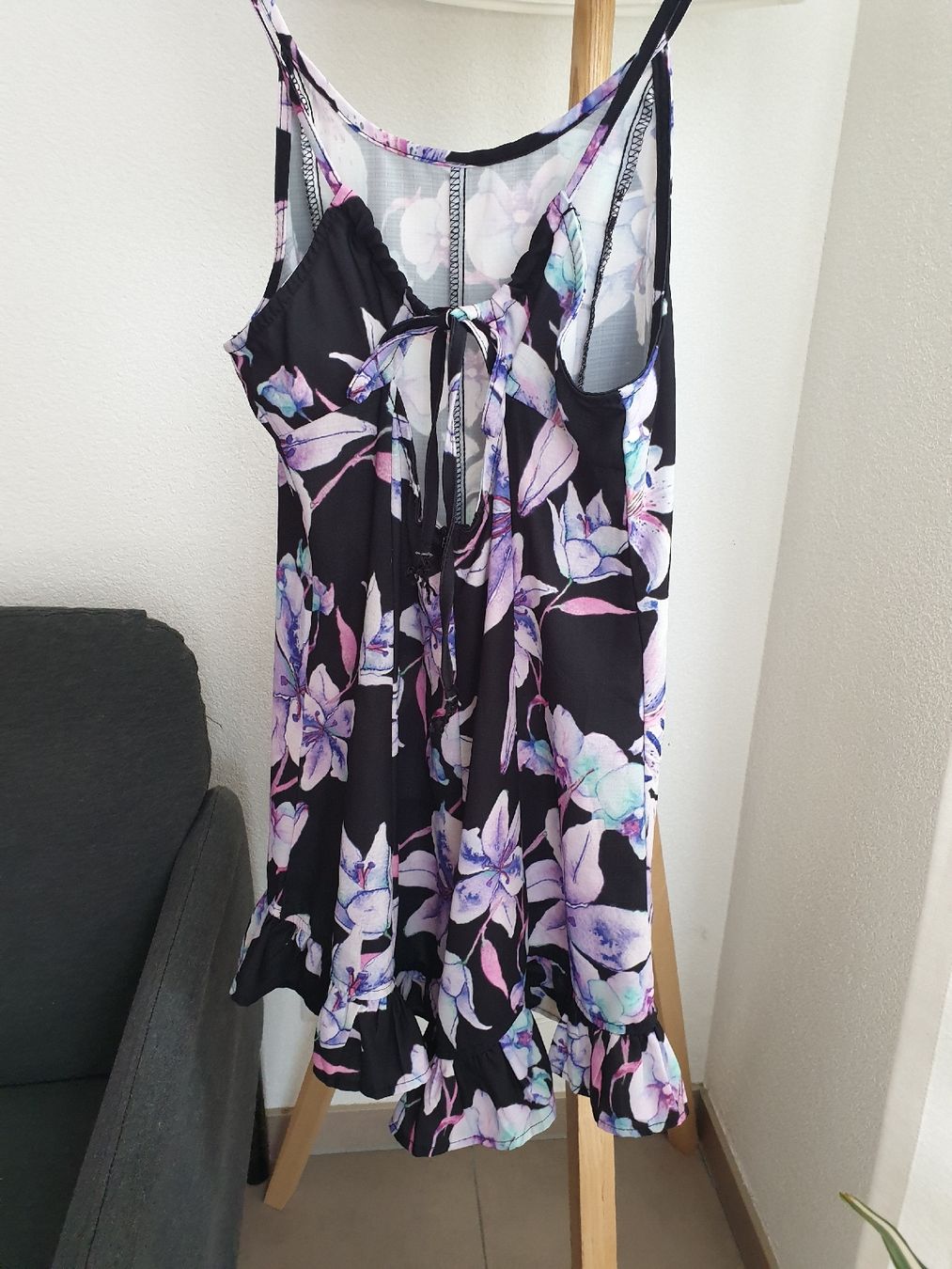 Vestiti: Black Floral Print Ruffle Romper, Open Back, Spaghetti Strap – Usato da Aigle venduto da Smagbrelle18 4