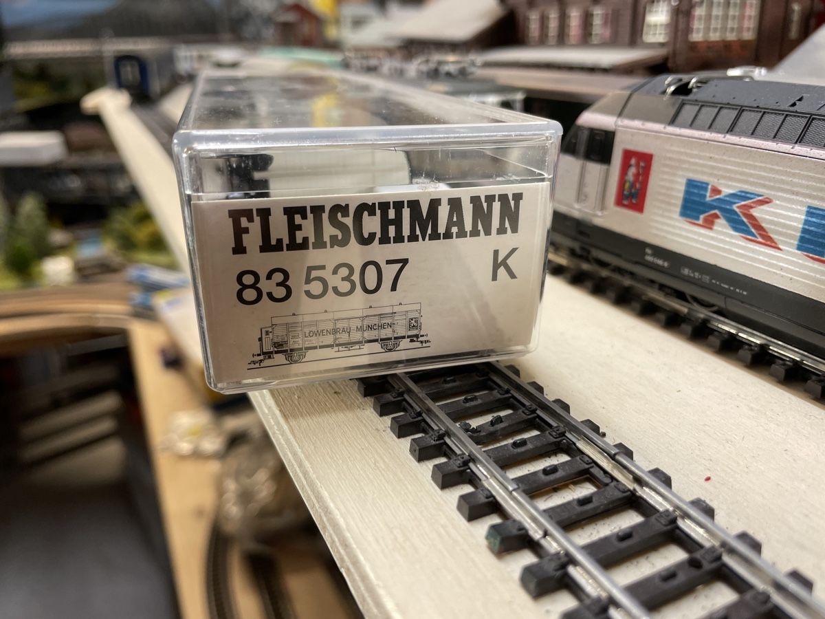 Fleischmann Trains électriques: Fleischmann Güterwagen Löwenbräu-München DR – Neuf avec emballage d'origine à Gossau SG par Krokodil344 1