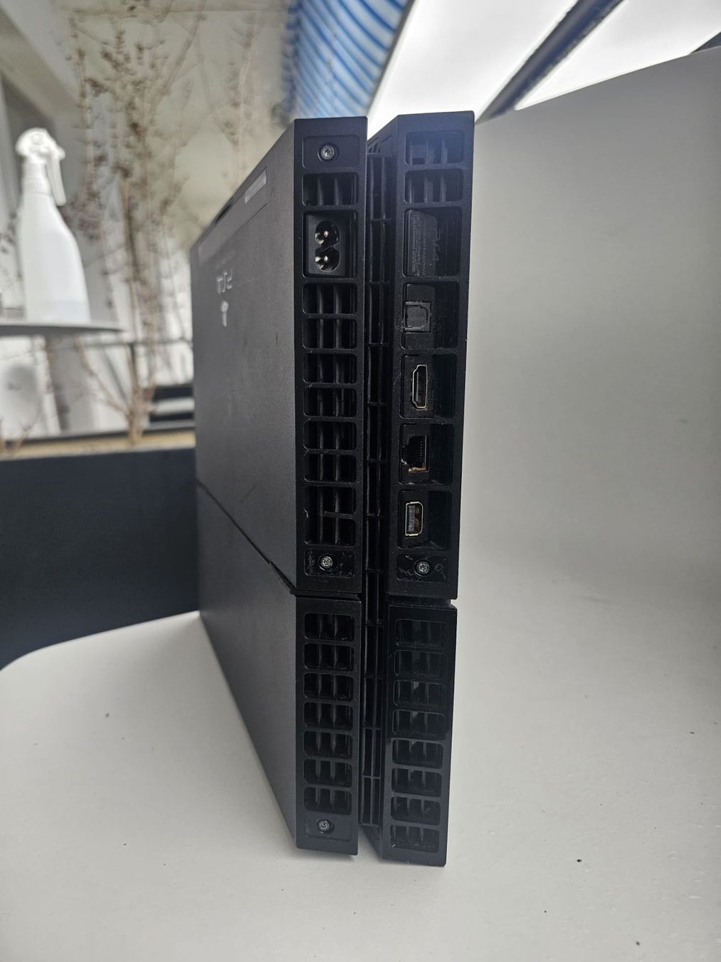 Sony Konsolen: DEFEKTE PS4 – Defekt aus Biel/Bienne von Aura1 1